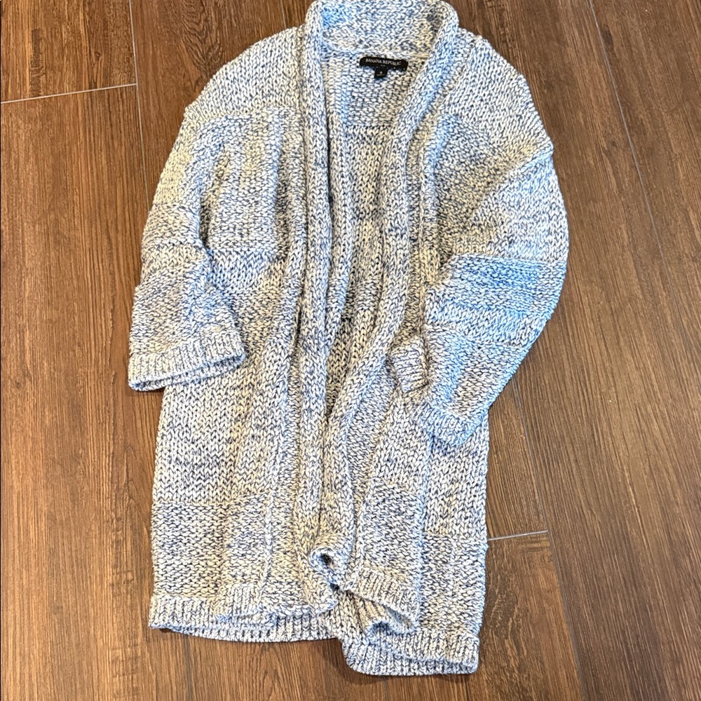 Banana Republic Blue and White Knit Sweater